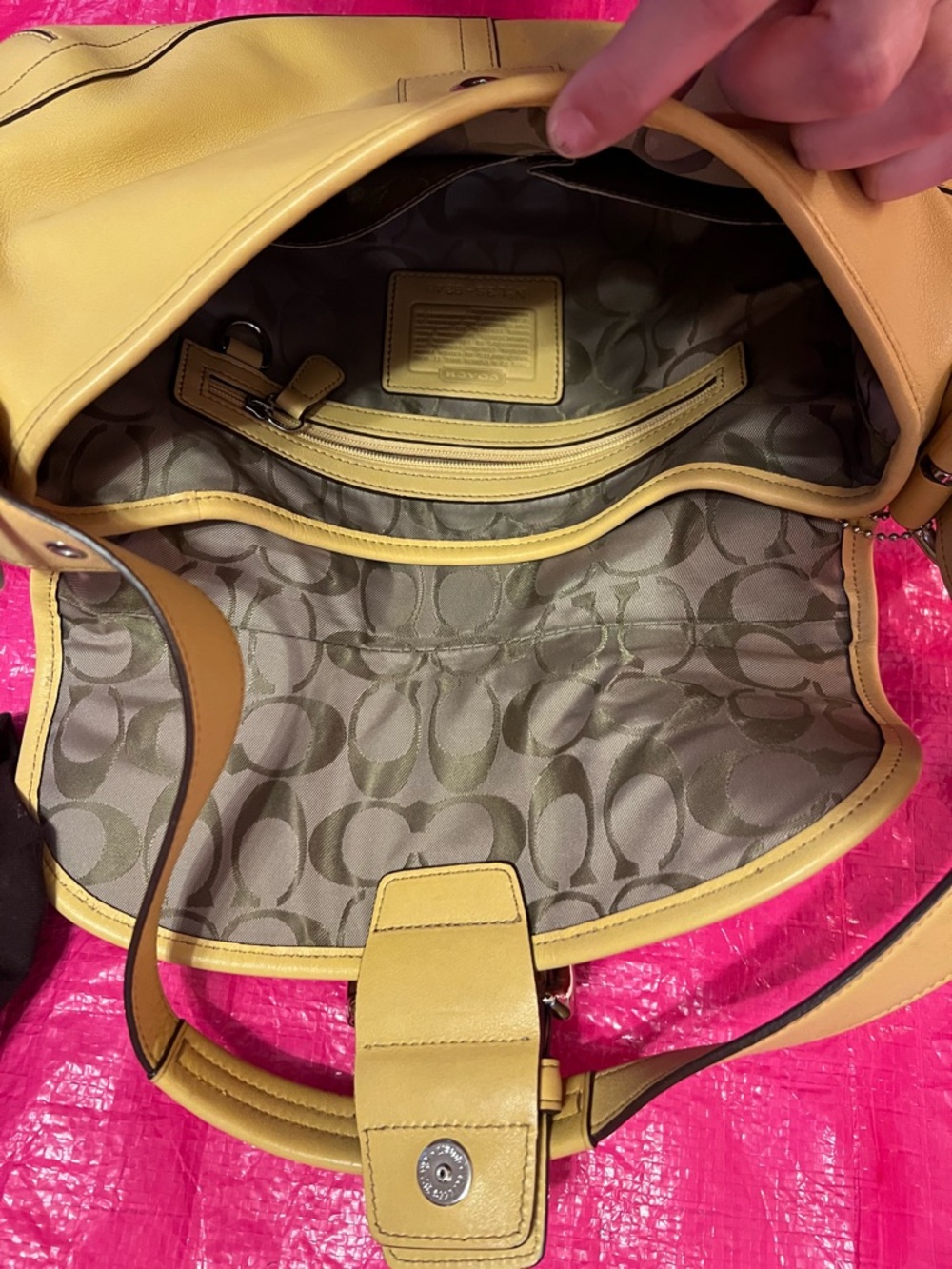Rare Vintage Coach Yellow Leather Shoulder Bag Buckle Flap Hobo Purse Y2K - Picture 4 of 5